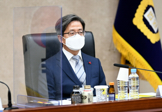 지난 1월2일 서울 서초구 대법원에서 김명수 대법원장이 사법행정자문회의 제25차 회의(임시회의)에 참석해 있다.<대법원 홈페이지 사진>